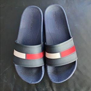 Tommy Slides